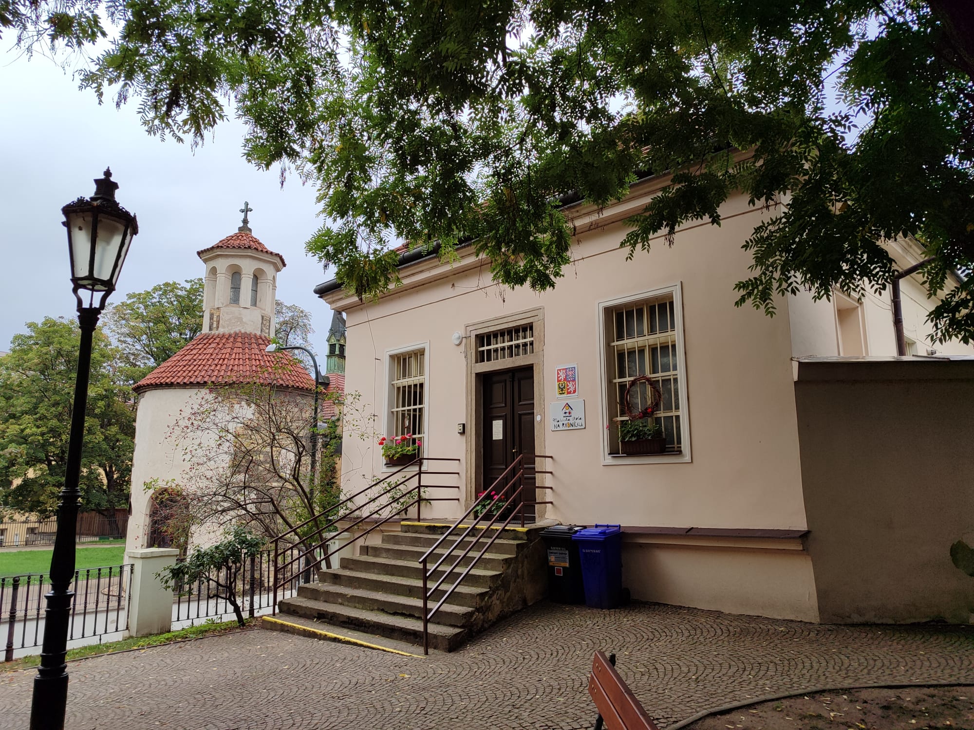 Na Rybníčku 8 foto budovy