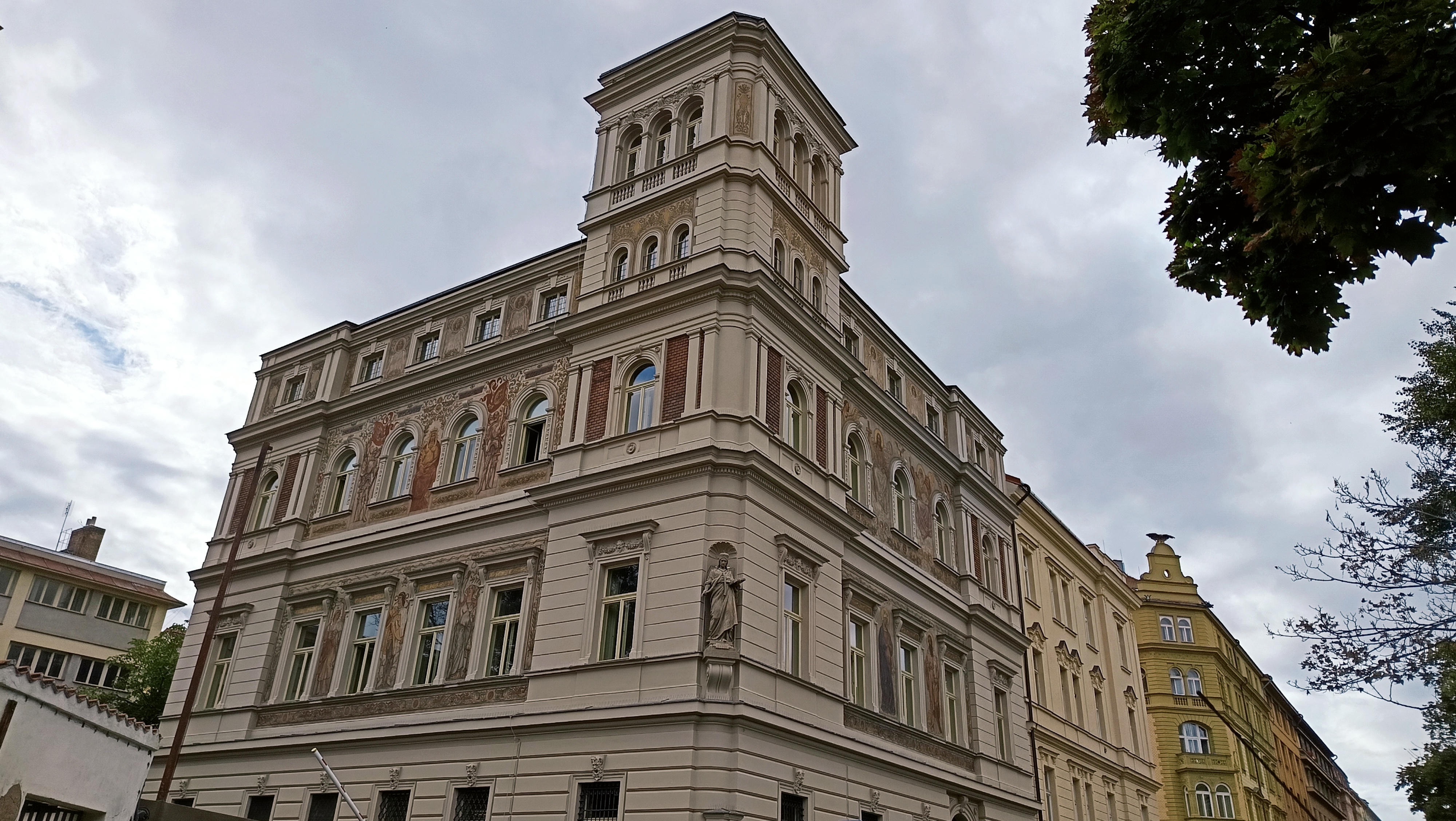 Trojick&aacute;_18_foto_budovy.jpg
